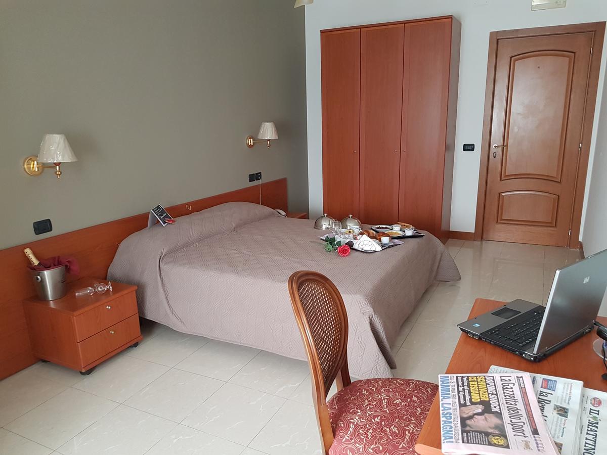 Hotel Joy Castel Volturno Esterno foto