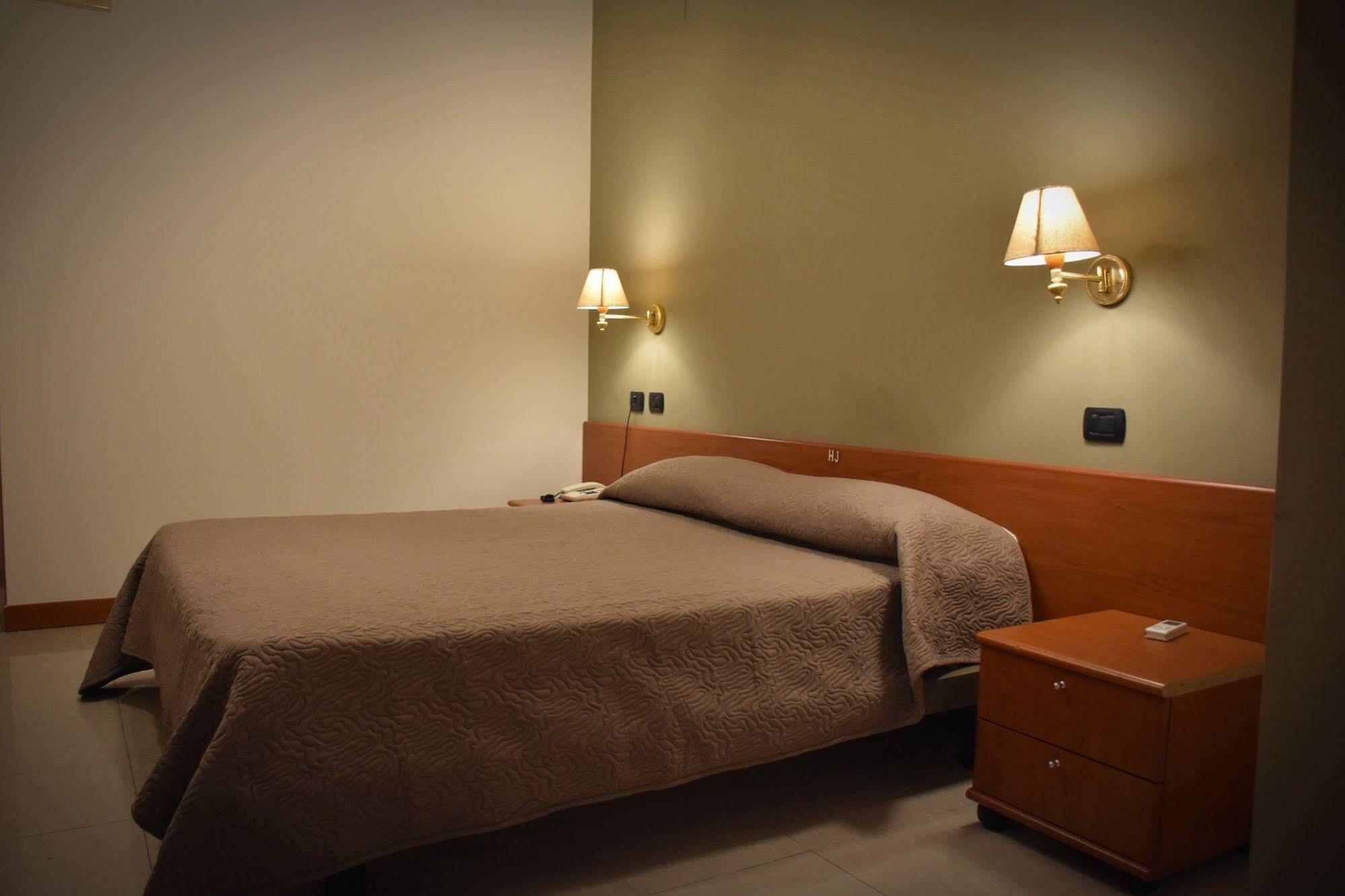 Hotel Joy Castel Volturno Esterno foto